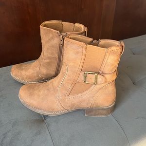 VGUC Bare Traps stylish boots